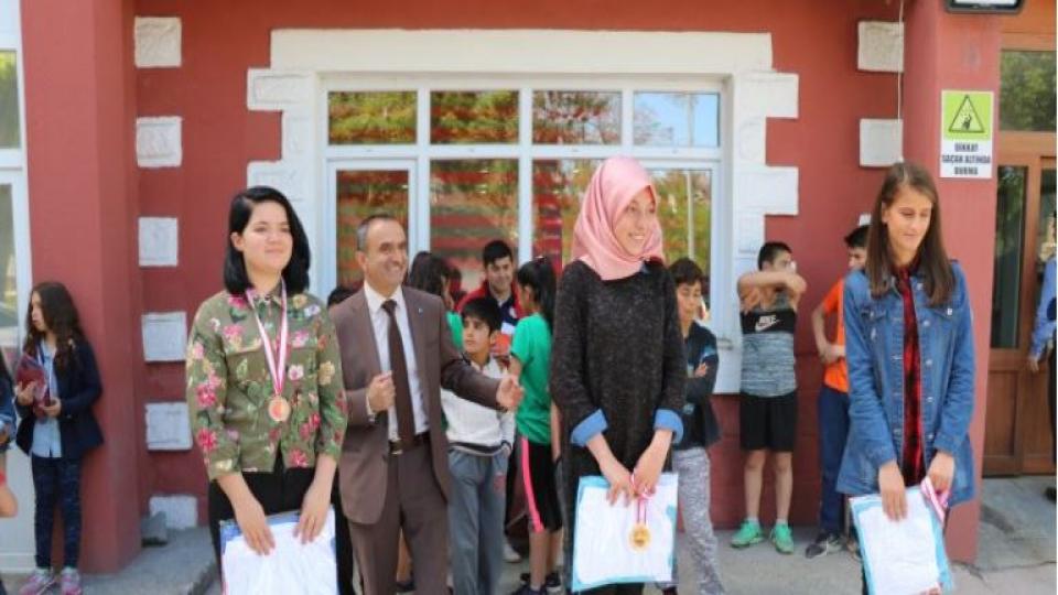 Ağrı'da gençlik koşusu ve tekerlekli kayaklı koşu yarışması yapıldı