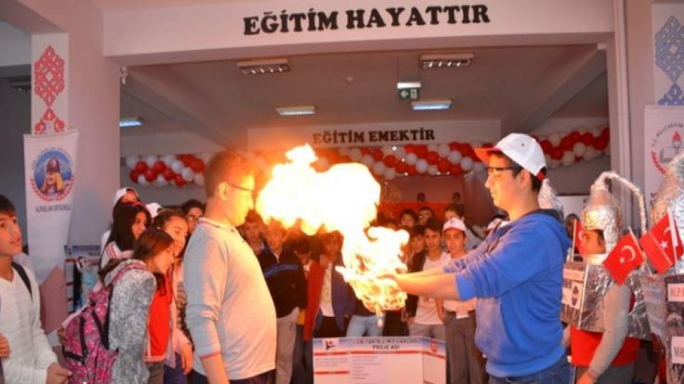 Ağrı'da TÜBİTAK Bilim Fuarı