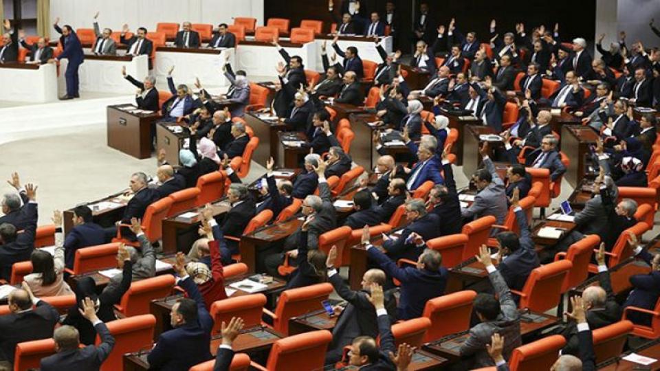 CHP teklif etti, AKP ve MHP reddetti: Emekliye üç asgari ücret ikramiye verelim