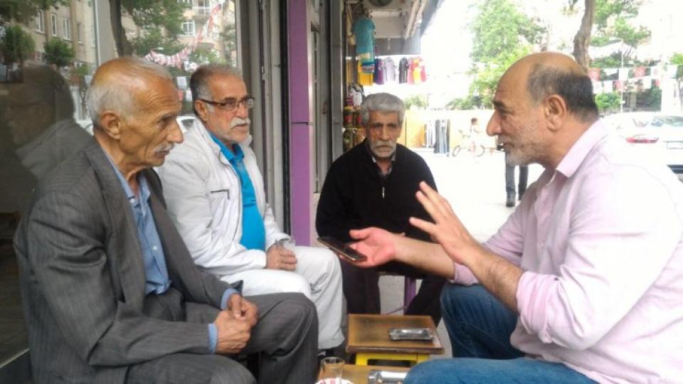 Diyarbakır'da çay ocağında 'ihtiyar heyeti'yle seçim sohbeti