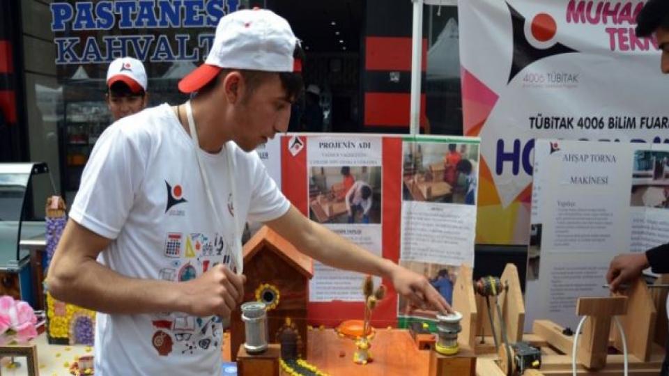 Genç mucitler hünerlerini sergiledi