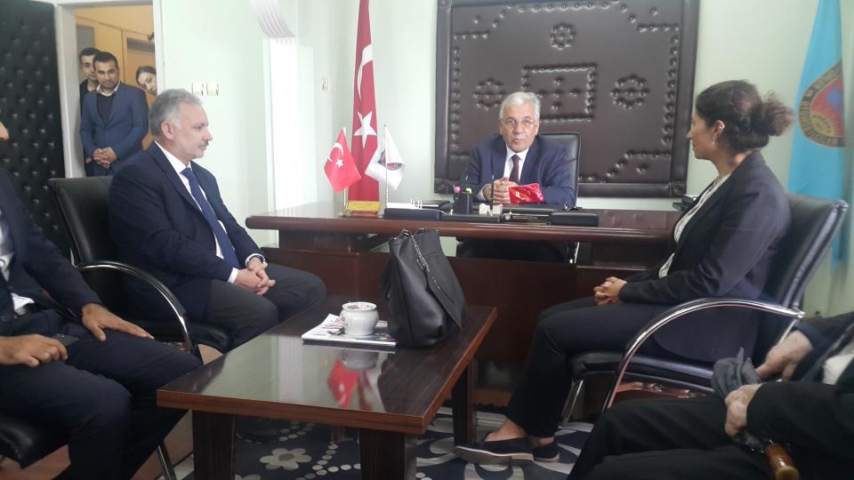 HDP Kars Milletvekili Adaylarından şehirdeki kurumlara ziyaret.