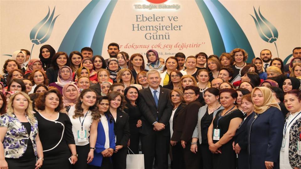 Solmaz Ebe Ardahan'da yılın ebesi seçildi