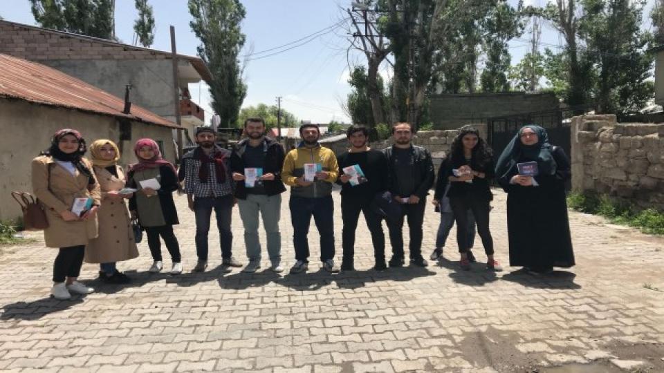 Ak Parti Ağrı İl Gençlik Kolları, Seçim Çalışmalarını Mahallelerde Yürütüyor