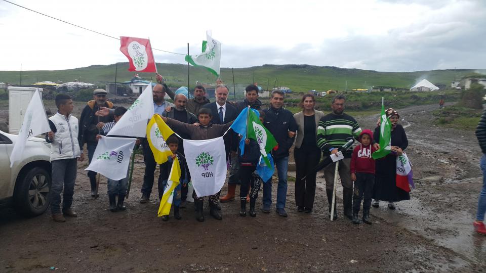 HDP’li Adayların köylere olan ziyaretleri devam ediyor. 