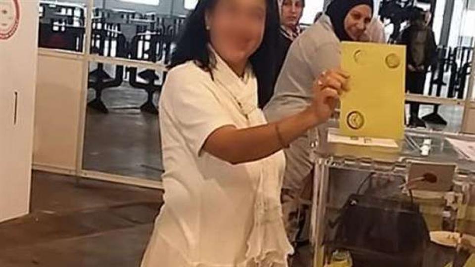Hem Belçika’da hem havalimanında oy kullanan seçmen gözaltında
