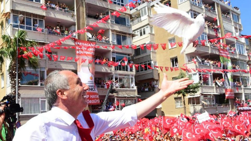 İnce: Medya yanlı, iş dünyası korkak