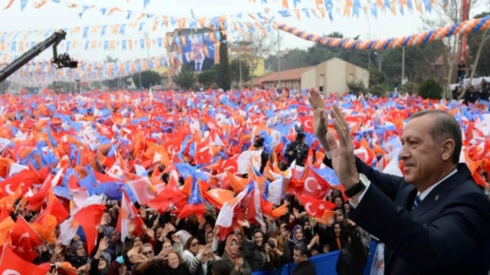 Sahadaki AKP'liler Financial Times'a konuştu: Endişeliyiz, heyecan yok, hep aynı şeyleri söylüyoruz
