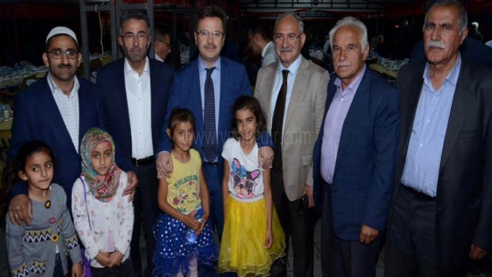 VALİ ENVER ÜNLÜ HOŞHABER BELDESİNDE İFTAR PROGRAMINA KATILDI