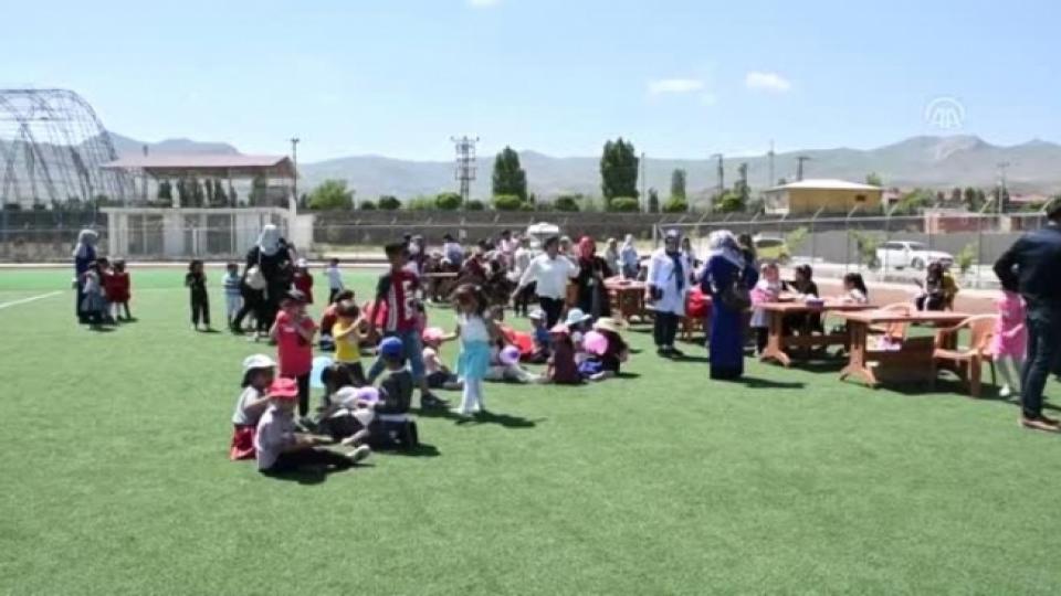 Doğubeyazıt'ta 550 çocuk şenlikte bir araya geldi