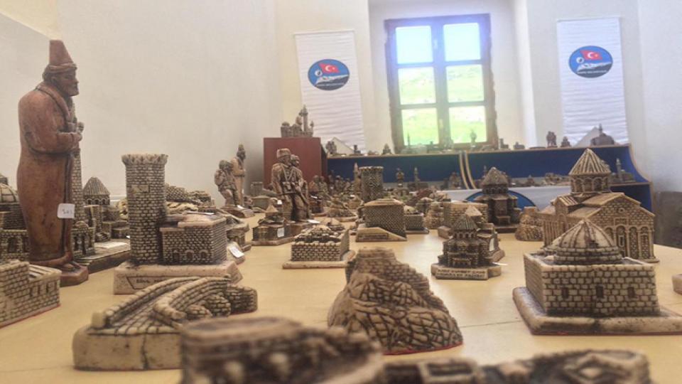 Kars Belediyesi'nin biblo ve magnet üretimine ilgi yoğun