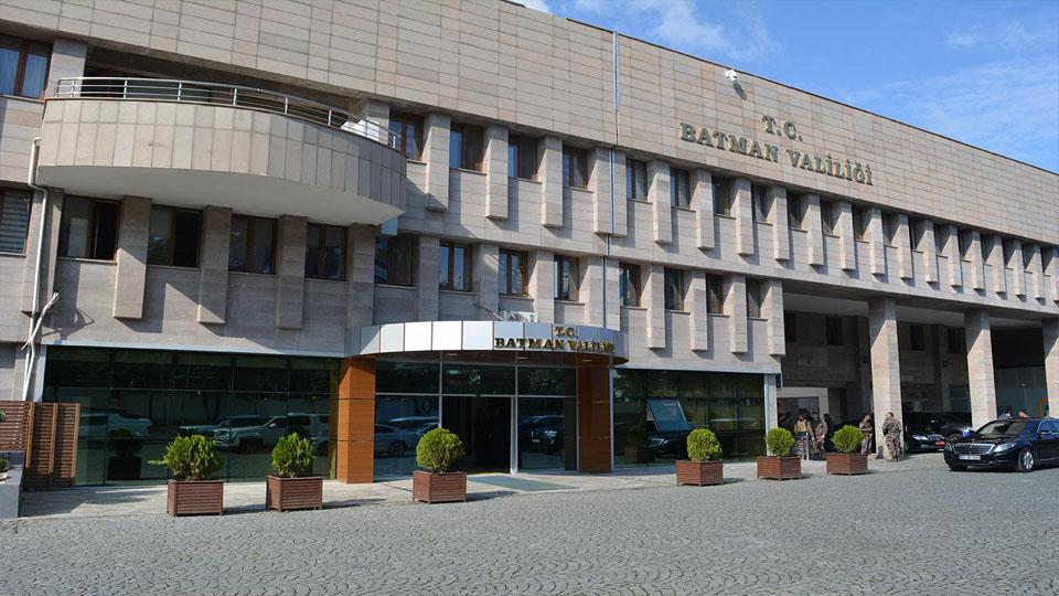 Batman Valisi Hulusi Şahin, dün akşam saatlerinde belediye müdürlüklerinin değişeceğini duyurdu