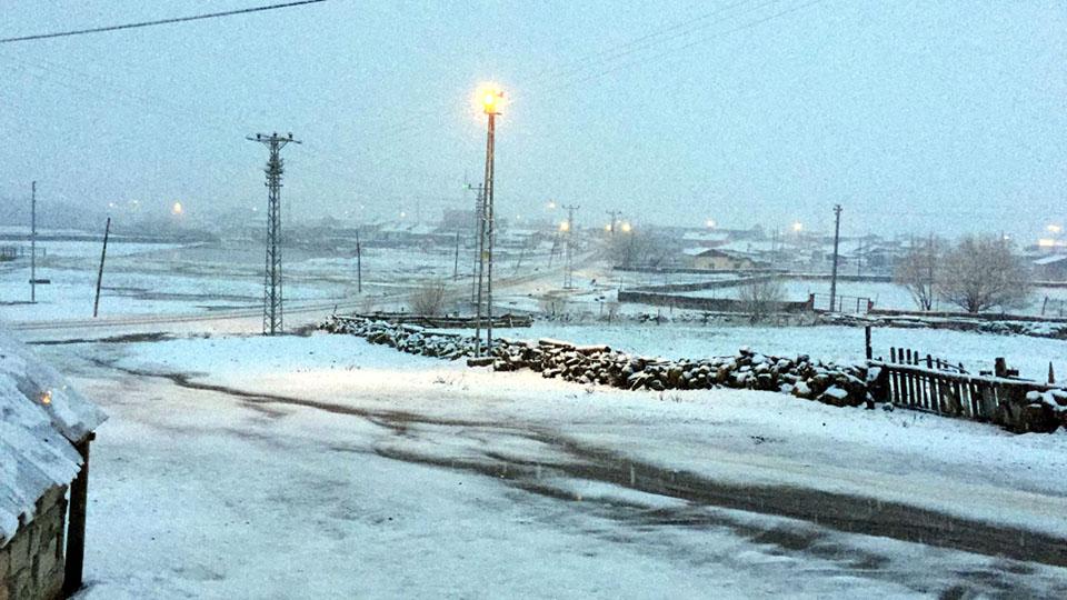 Ardahan’da Mayıs ayında kar