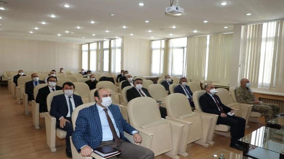 Kars Valisi Türker Öksüz Başkanlığı’nda İl Pandemi Kurulu Toplantısı yapıldı