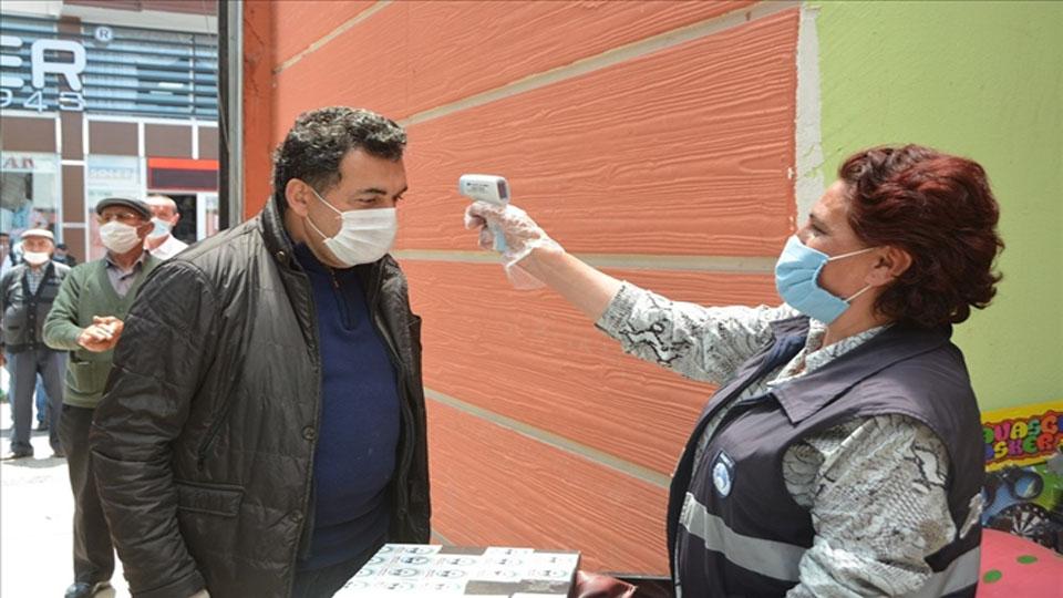 Ardahan Belediye Başkanı Faruk Demir, halk pazarını ziyaret etti