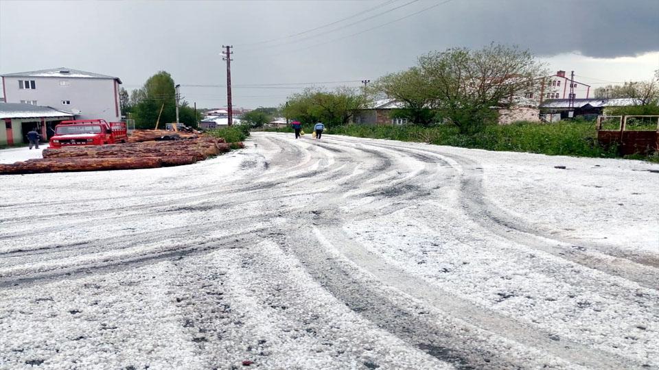 Ardahan Göle’de dolu yağışı