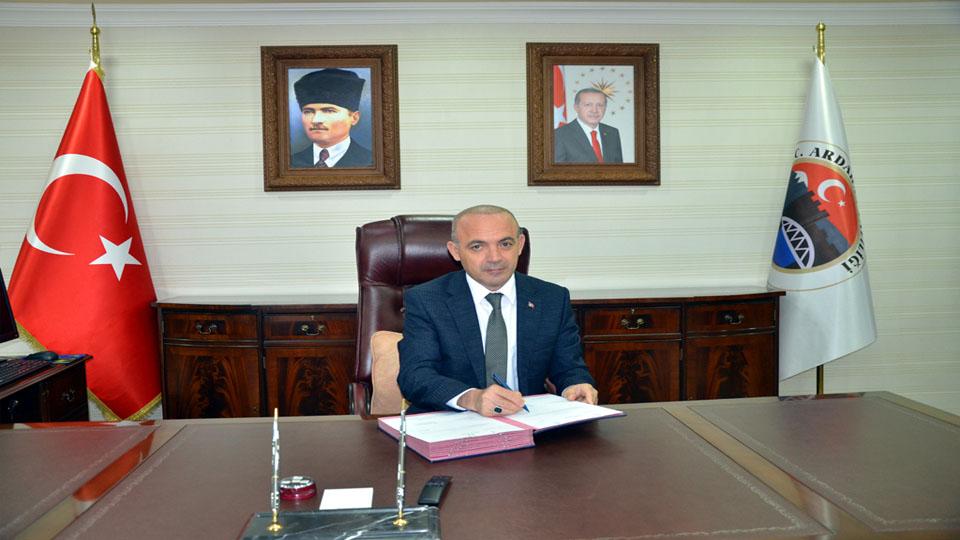 Ardahan Valisi Hüseyin Öner göreve başladı