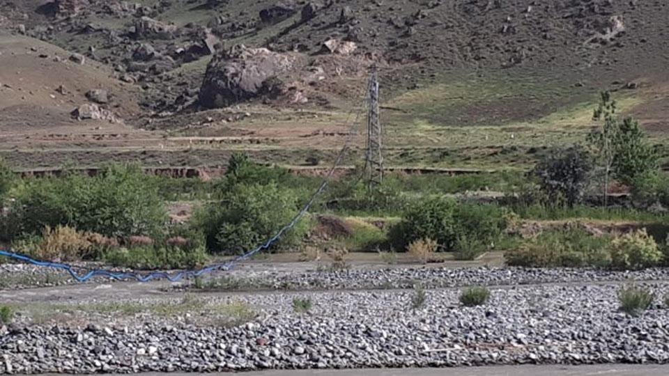 Kars Aras Nehri’ne asma hat