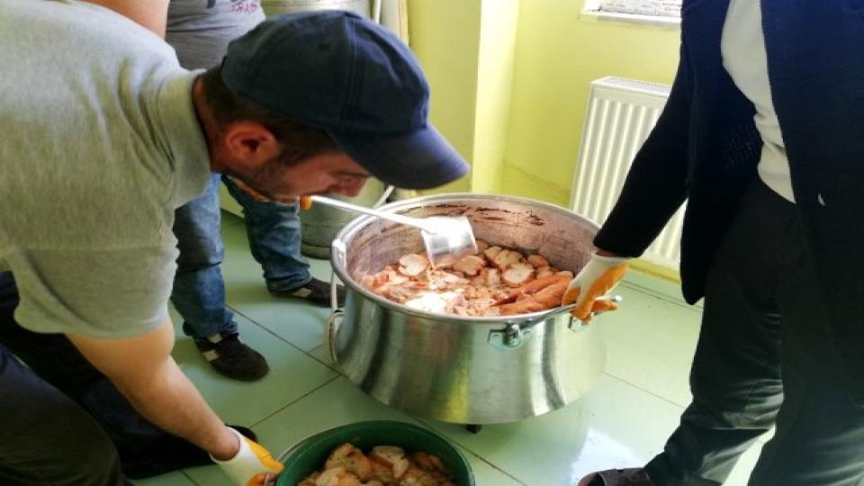 Kars Belediyesi hayvan barınağına aşevi açtı