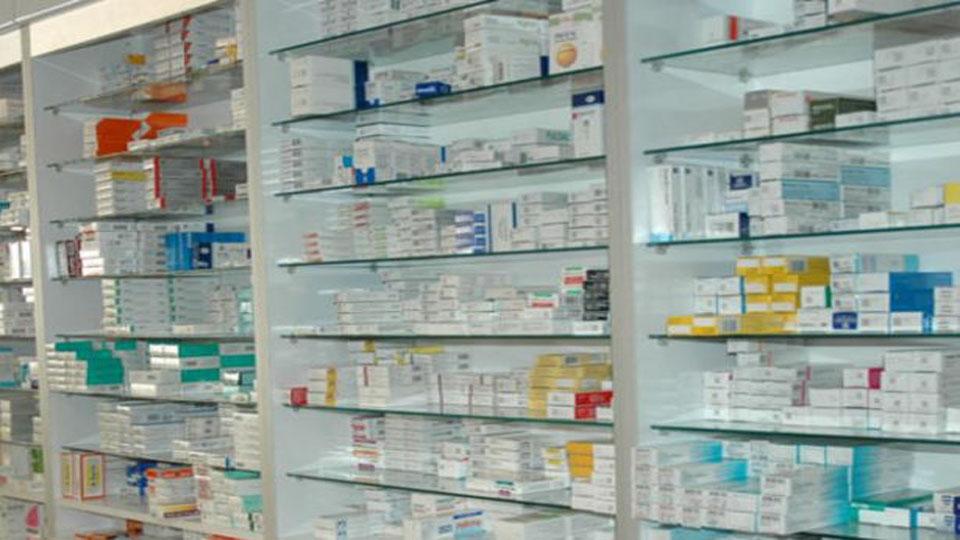Kars’ta eczaneler eski düzenine dönüyor