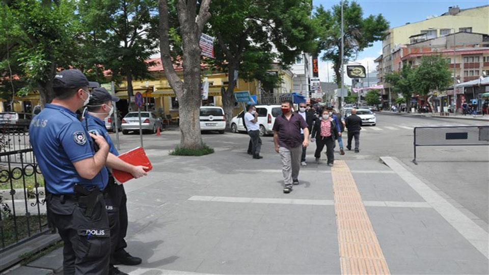 Kars’ta maskesiz dolaşanlara ceza