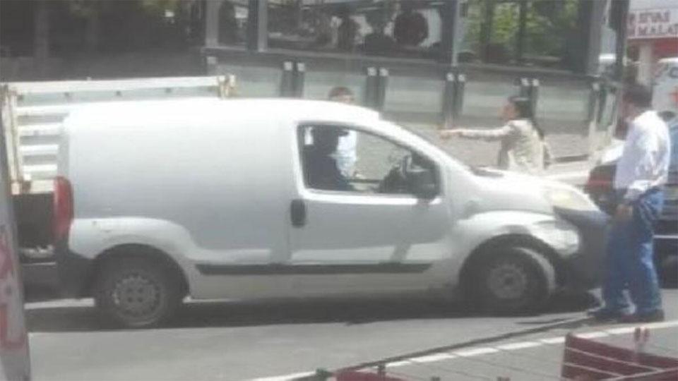 Kendisini Kars Valisi Özel Kalem Müdürü olarak tanıtan kadının yalan söylediği ortaya çıktı
