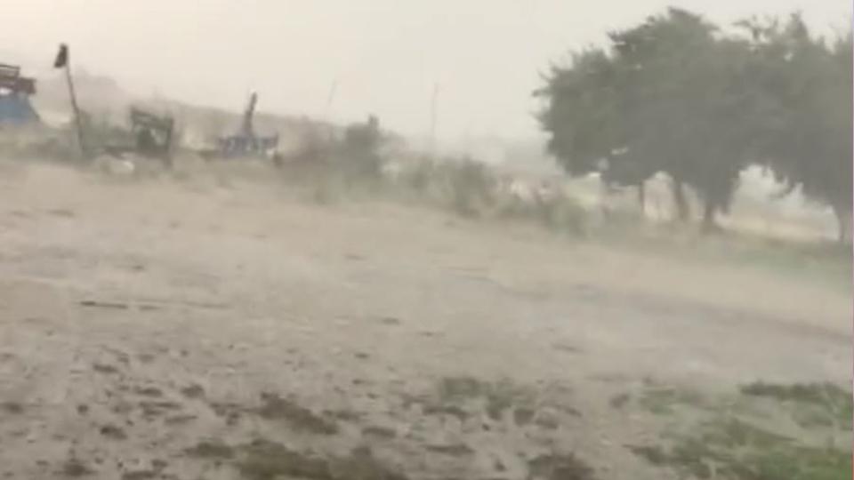 Digor’da sel meydana geldi, ekinler sular altında kaldı