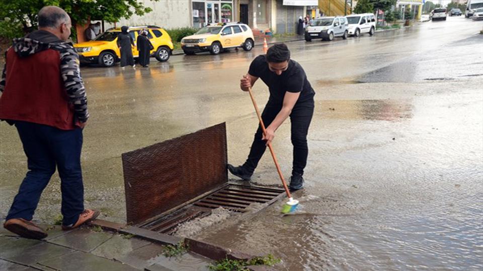 Kars’ta sağanak yağış hayatı olumsuz etkiledi