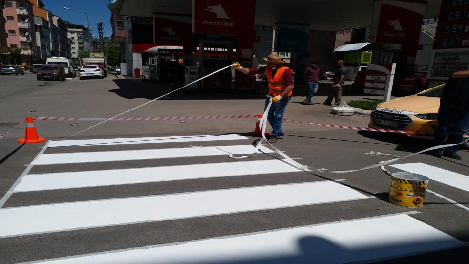 Kars’ta yol ve yaya işaretleri çalışması