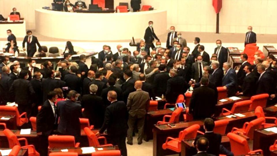 Mecliste gerginlik ‘‘Bağırma lan!’’