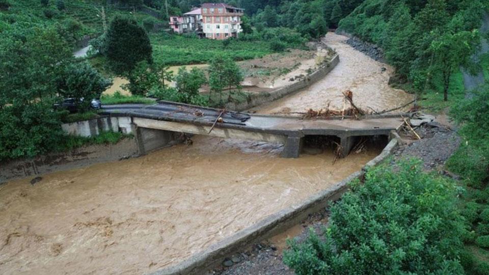 Rize'de sel: 2 ölü