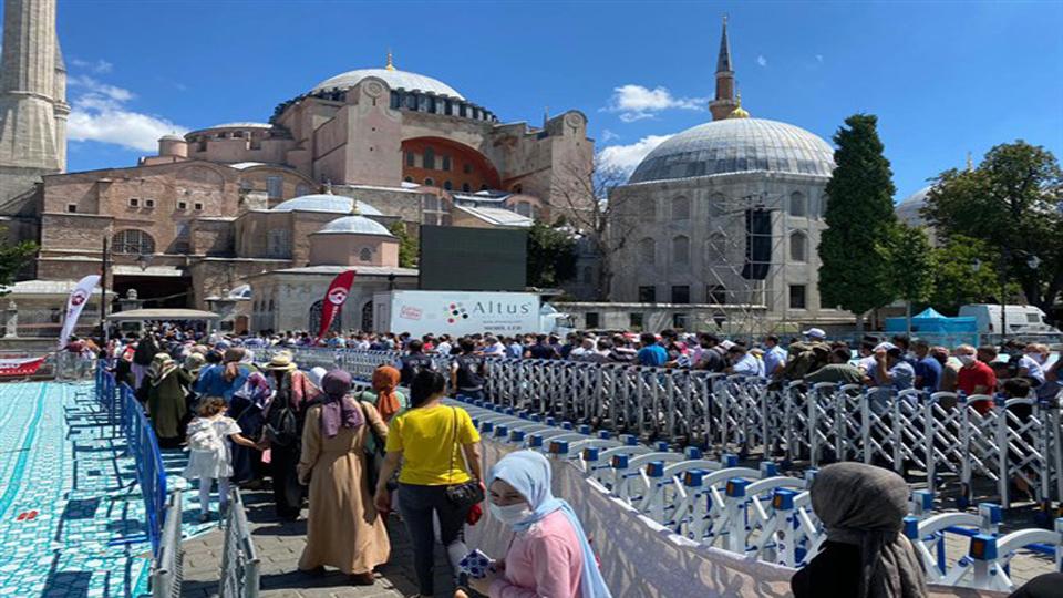 Ayasofya’da uzun kuyruklar oluştu
