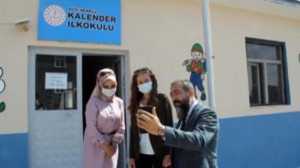 Ziya Selçuk köy öğretmenlerini görüntülü aradı