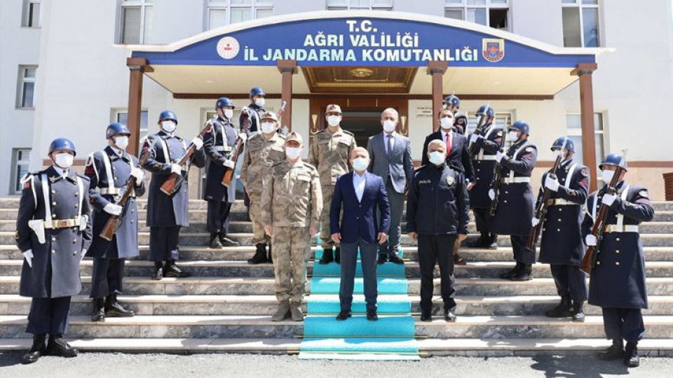 Ağrı Valisi Dr. Osman Varol İl Jandarma Komutanlığını Ziyaret Etti