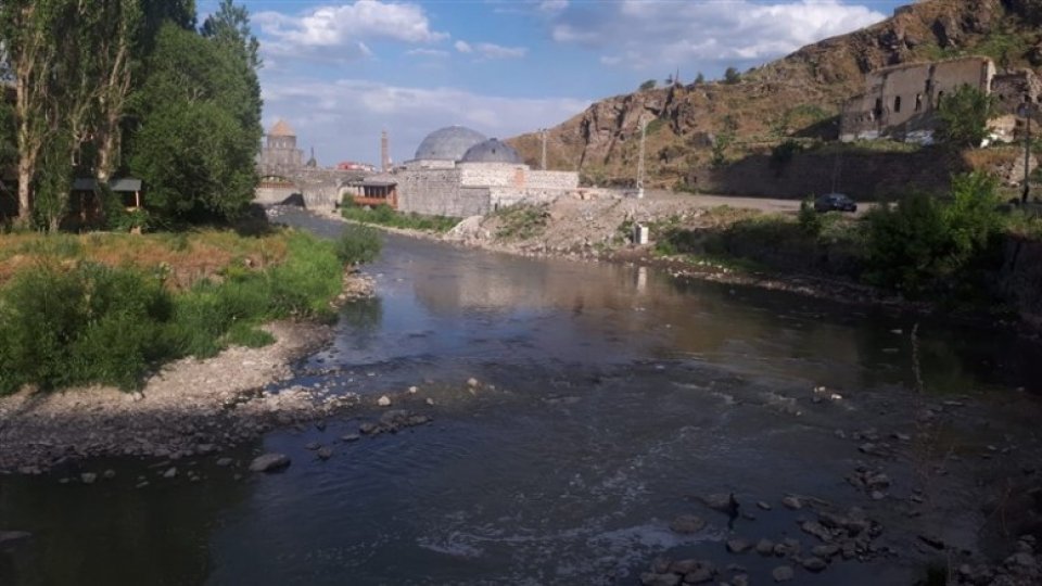 Kuraklık, Kars Çayı’nı vurdu.