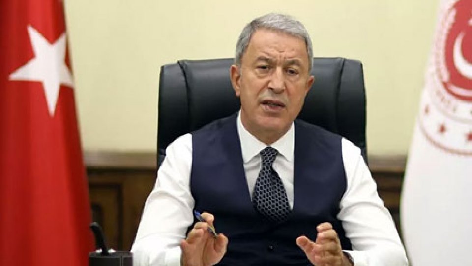Hulusi Akar'ın uçağı acil iniş yaptı