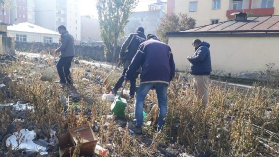 Kars’ta caddeler temizleniyor