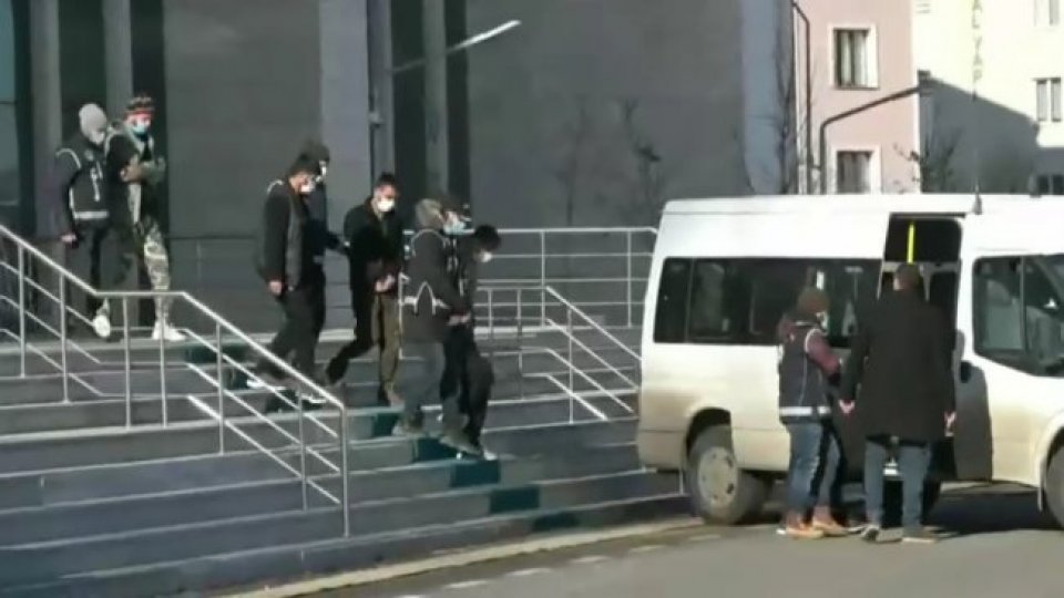 Kars’ta 21 kaçak göçmen yakalandı: 4 tutuklama