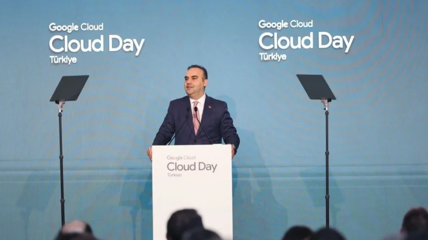 Bakan Kacır: 2030’a Kadar 10 Milyar Dolarlık Veri Merkezi ve Yapay Zeka Yatırımı Harekete Geçirilecek