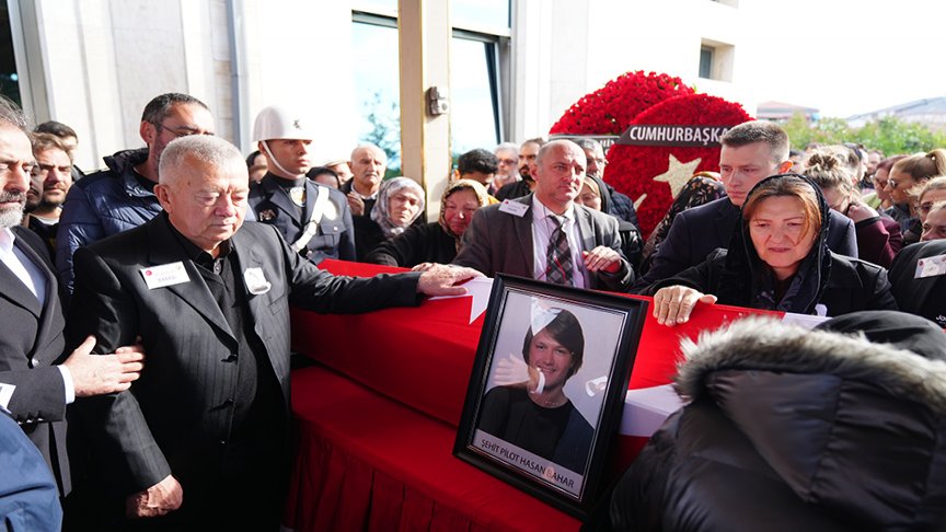 Hırvatistan’daki uçak kazasında şehit olan pilot Hasan Bahar, İstanbul’da son yolculuğuna uğurlandı