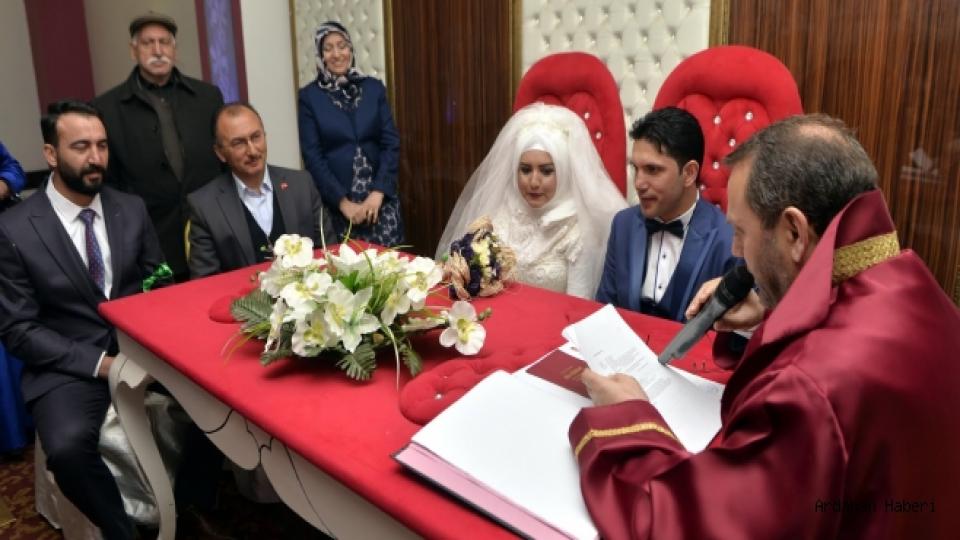 Ardahan da Müftü Nikah Kıydı Belediye Başkanı Şahitlik Yaptı