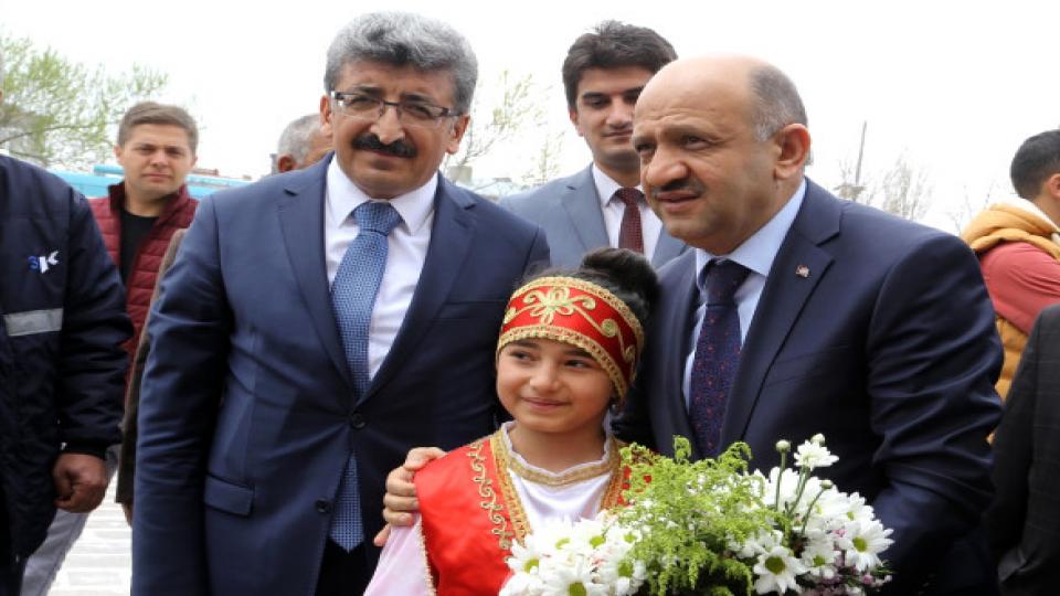 Başbakan Yardımcısı Işık, müjdeyi Ardahan'da verdi