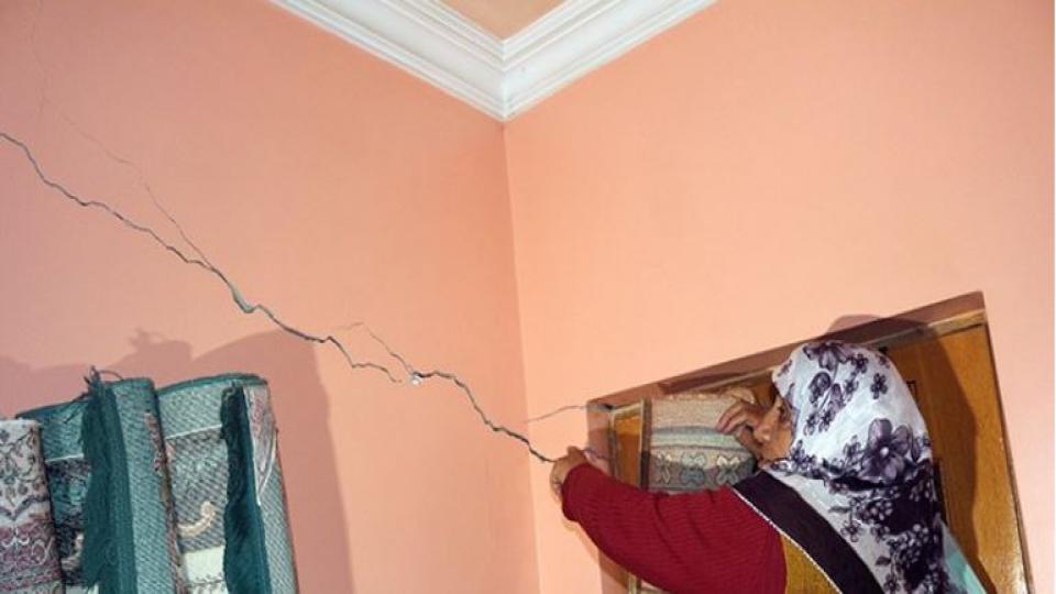 Serhatın Sesi / Serhat Diyarından Haberler / Ağrı'da deprem nedeniyle 2 katlı evde hasar oluştu