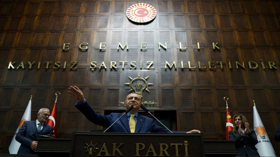 KONDA müdürü: AKP ilk kez savunmada ama savunma yapmayı bilmiyor