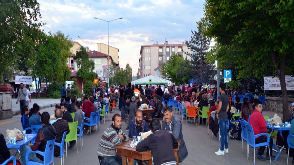 Serhatın Sesi / Serhat Diyarından Haberler / CHP Gençlik İftarında renkli görüntüler