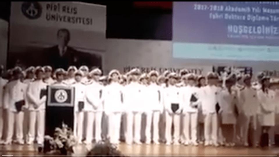 Denizciler, diploma töreninde bakanı protesto etti: Mustafa Kemal’in askerleriyiz
