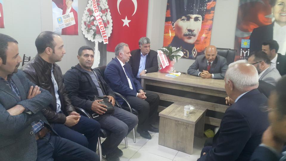 Serhatın Sesi / Serhat Diyarından Haberler / HDP Heyetinden Kars' taki seçim çalışması yapan diğer partilere ziyaret.
