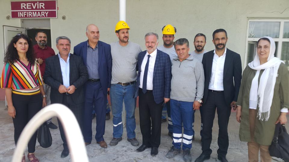 HDP sözcüsü Ayhan BİLGEN ve diğer vekil adaylarından Kars çimento fabrikasına ziyaret