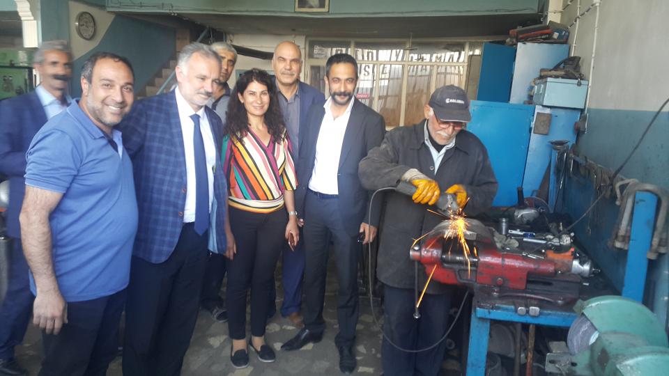 HDP sözcüsü Ayhan BİLGEN ve diğer vekil adaylarından Kars sanayi sitesine ziyaret