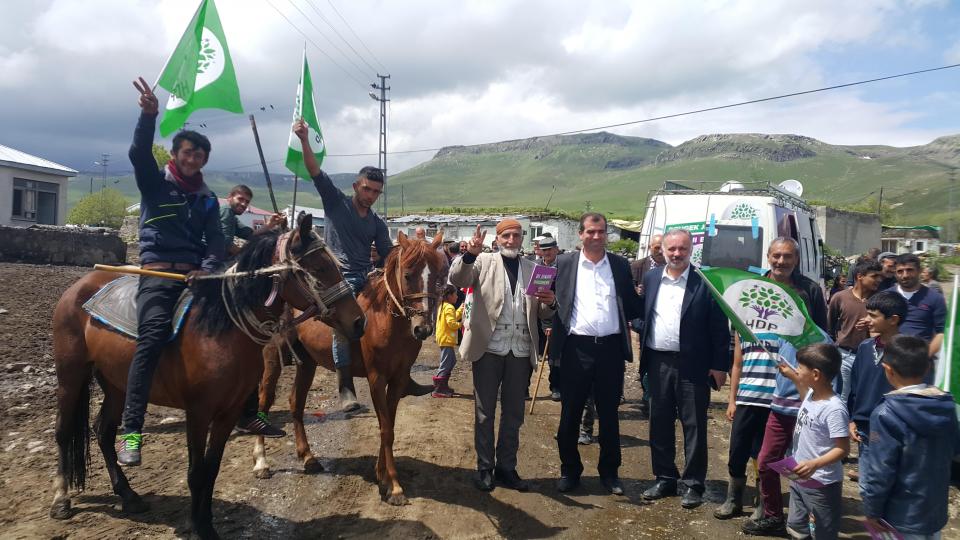 Serhatın Sesi / Serhat Diyarından Haberler / HDP Sözcüsü Kars Milletvekili Ayhan BİLGEN’den  Merkez Yücelen köyüne ziyaret.